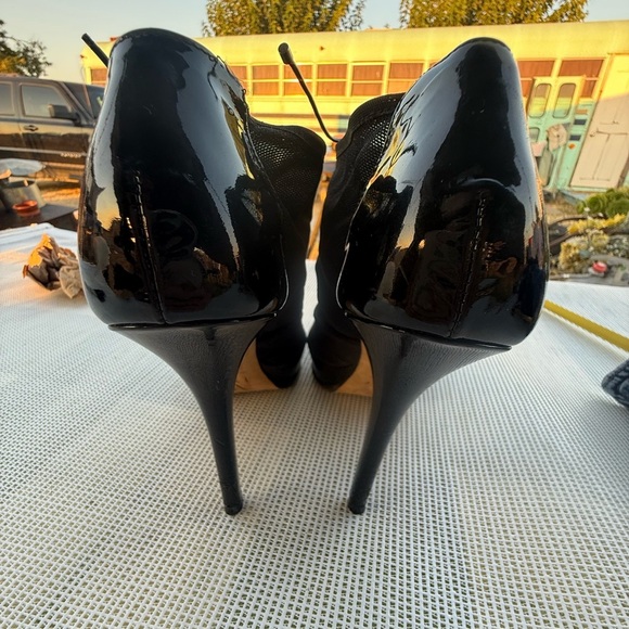 Christian Dior Patent Leather And Mesh
Peep Toe Lace Up Heeled Ankle Booti39 1/2 - Picture 5 of 14